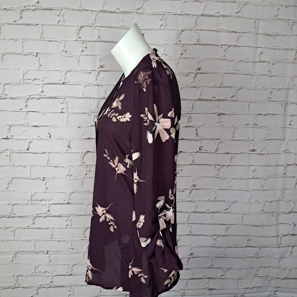 le Chateau Floral button up Blouse - Picture 5 of 13